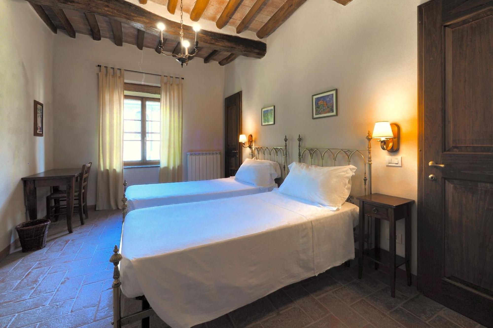 Castello Di Montalto Aparthotel คาสเตลนูโอโว เบราร์เดนกา ภายนอก รูปภาพ
