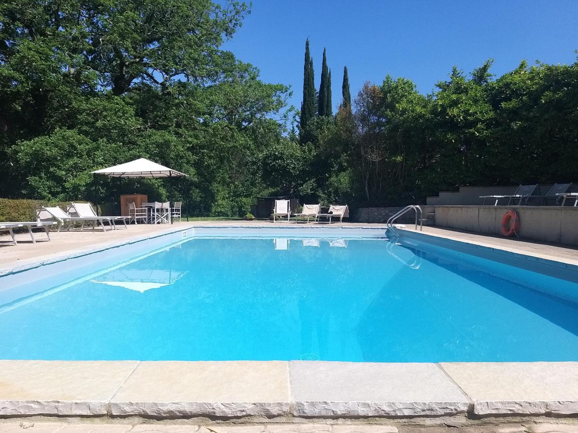 Castello Di Montalto Aparthotel คาสเตลนูโอโว เบราร์เดนกา ภายนอก รูปภาพ
