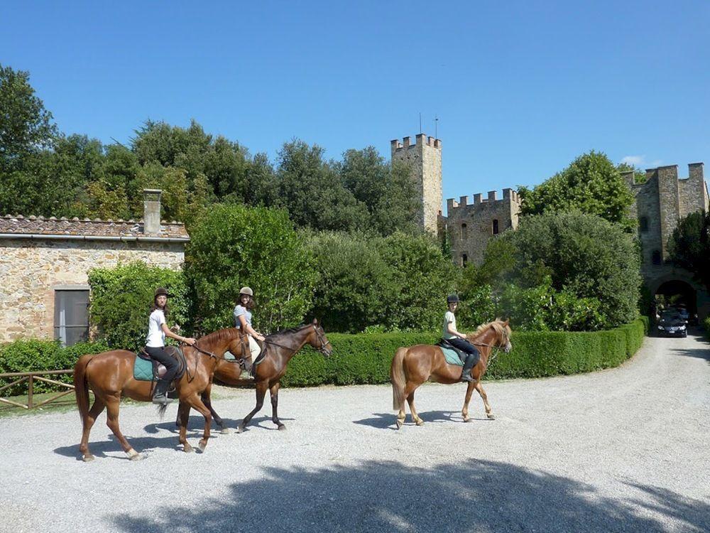 Castello Di Montalto Aparthotel คาสเตลนูโอโว เบราร์เดนกา ภายนอก รูปภาพ