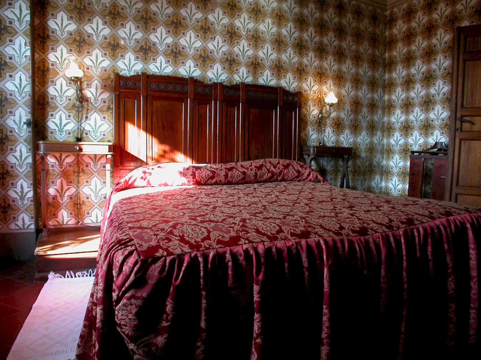 Castello Di Montalto Aparthotel คาสเตลนูโอโว เบราร์เดนกา ภายนอก รูปภาพ