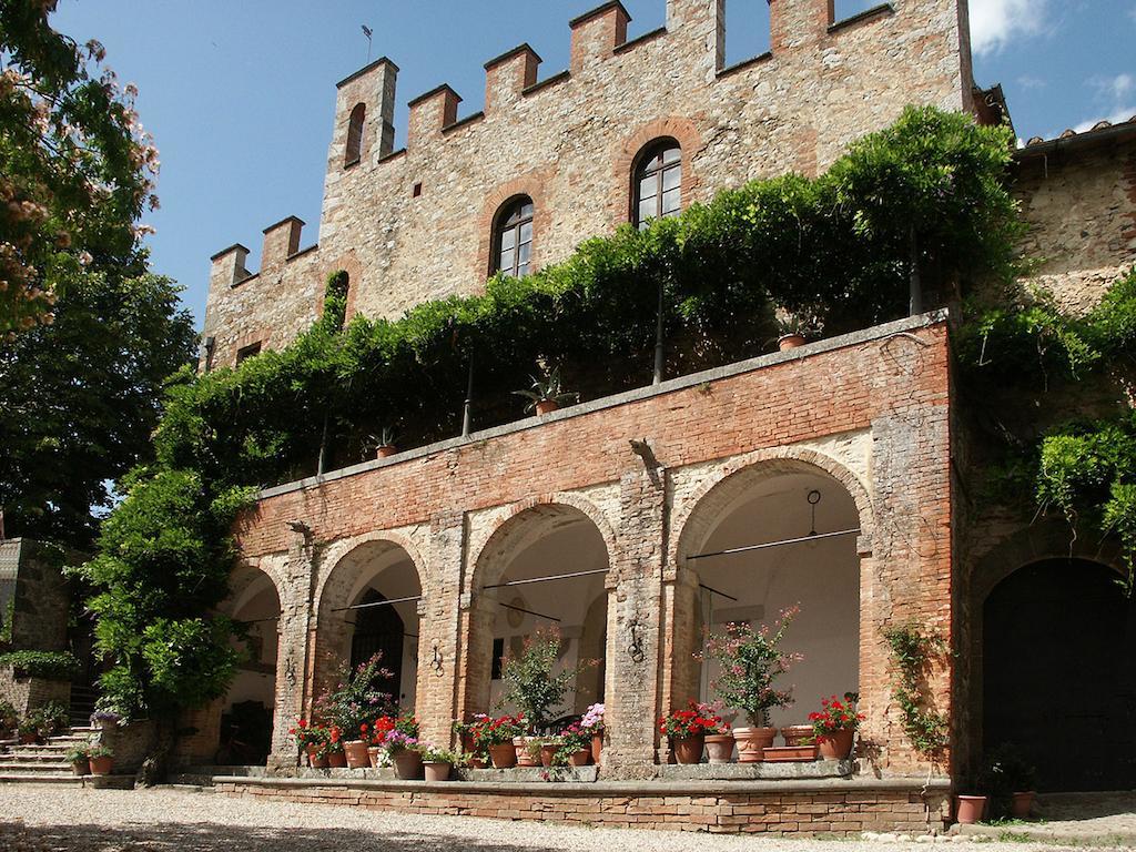 Castello Di Montalto Aparthotel คาสเตลนูโอโว เบราร์เดนกา ภายนอก รูปภาพ